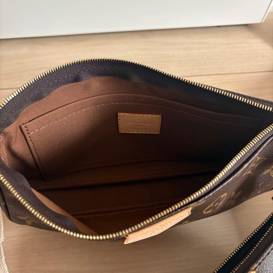 ルイヴィトン ショルダーバック ミュルティポシェットアクセソワール M44813