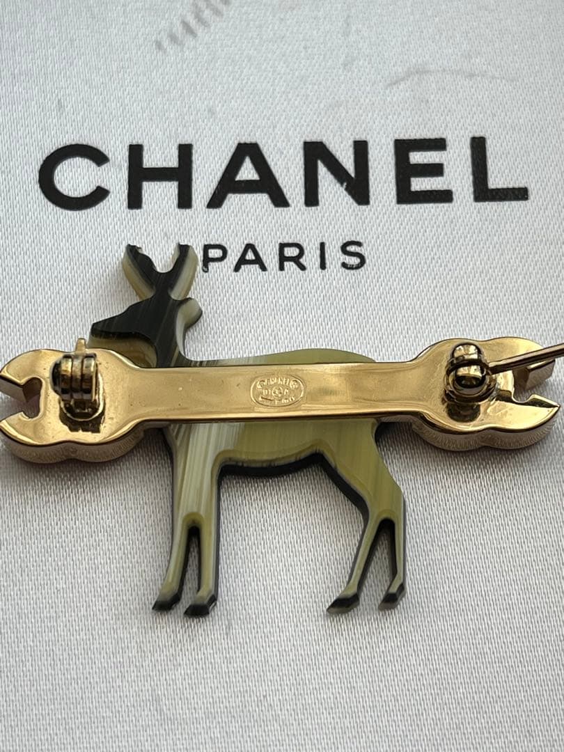 CHANEL 動物 モチーフ ブローチ 鹿 ピンク コサージュ 小物 春 夏