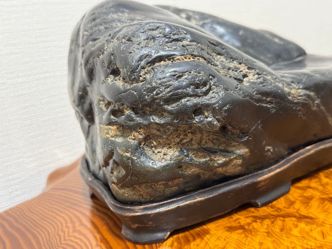 特大 神居古潭石 神居古潭 鑑賞石 真黒石 黒石 水石 自然形状 台座付き