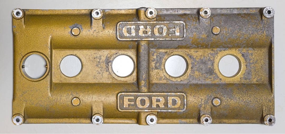 ケータハム　エンジンヘッドカバー