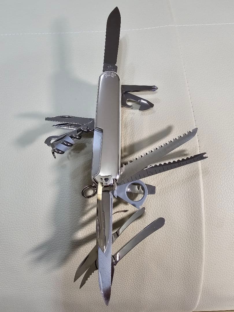 【ダイキ未使用】ティファニー ビクトリノックス 19徳 マルチツール