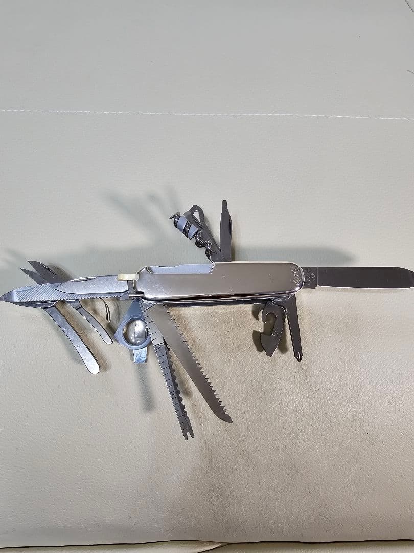 【ダイキ未使用】ティファニー ビクトリノックス 19徳 マルチツール