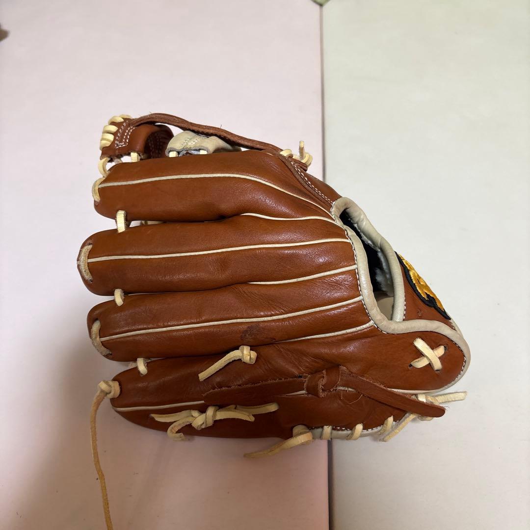 ベースマン　軟式用　内野用グラブ