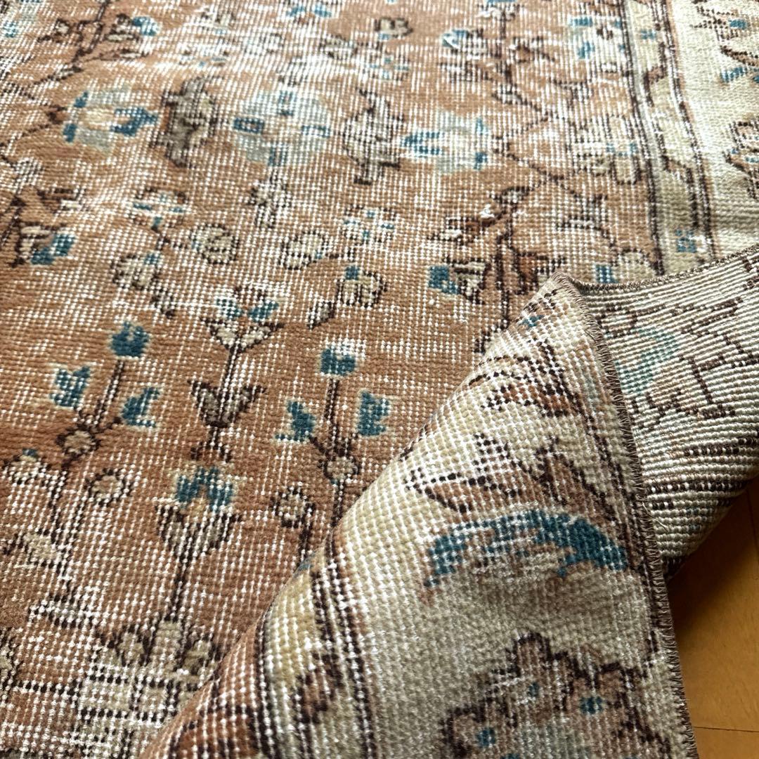 137×232大判ピンクベージュ×ブルー　草花ボタニカル　トルコヴィンテージラグ