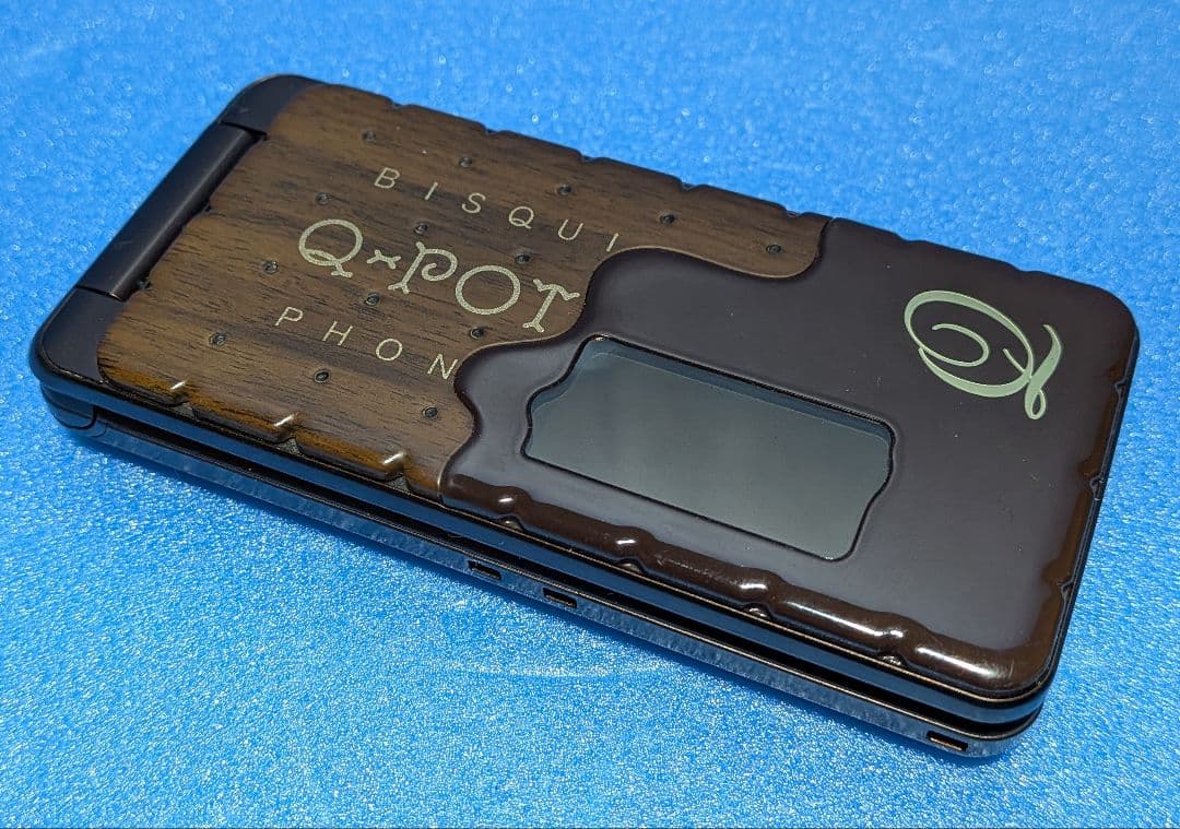 Q-pot. Phone SH-04C docomo チョコレートビスケット