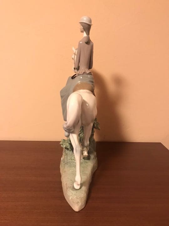 リヤドロ　白い馬の少女