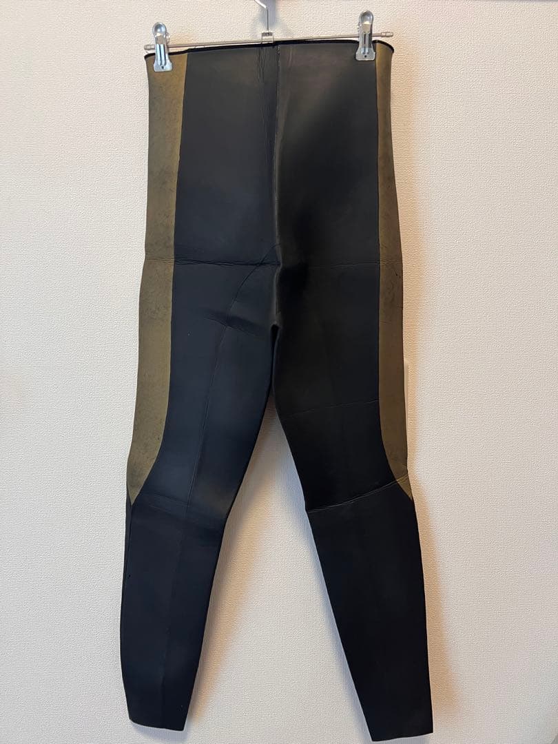 TRUDIVE フルスーツ ブラック/ゴールド