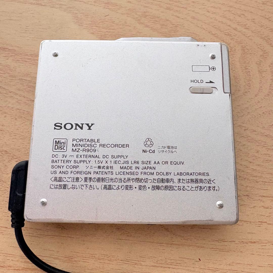 SONY ポータブルMDレコーダー MZ-R909 シルバー　ジャンク