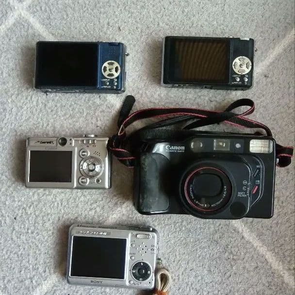 （価格変更依頼の方優先商品）コンパクトデジタルカメラ 4台とフィルムカメラ1台