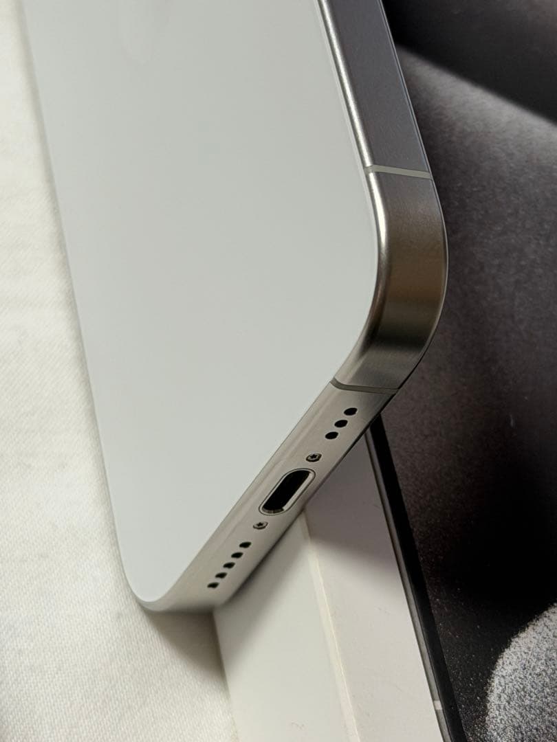 カナダ版 iPhone15 Pro 256GB ホワイトチタニウム 技適あり