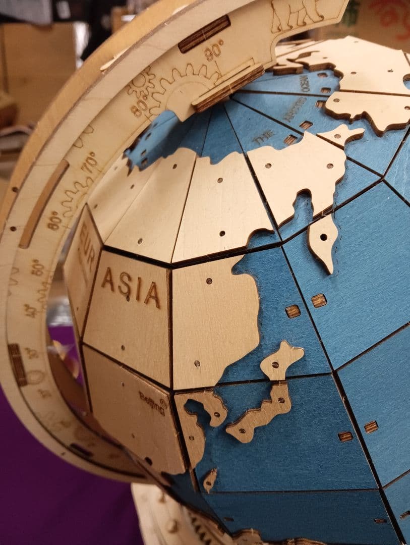 ３Ｄ型ウッドパネル地球儀高さ５３センチX胴経９５センチ大サイズ完成品オブジェ置物