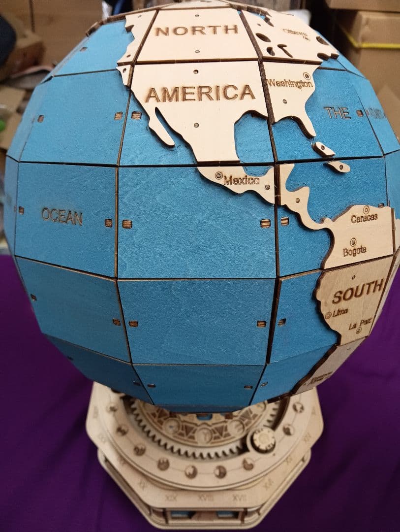 ３Ｄ型ウッドパネル地球儀高さ５３センチX胴経９５センチ大サイズ完成品オブジェ置物