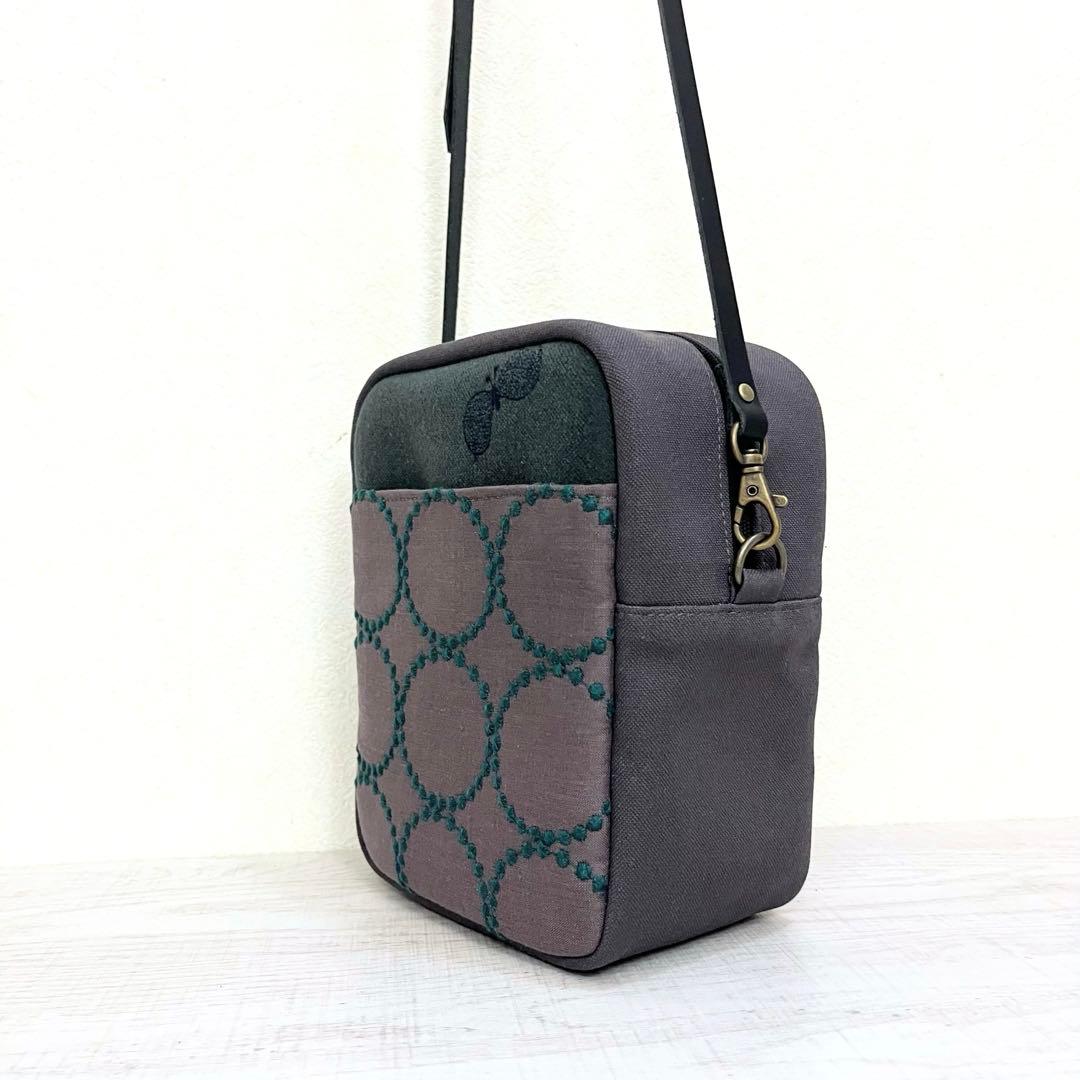 ミナペルホネン　ハンドメイド　四角いミニポシェット