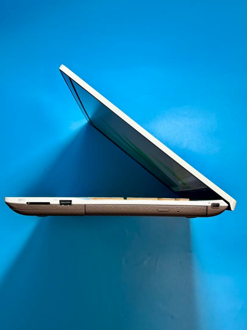 富士通 LIFEBOOK AH53/B3 i7 8550U 32GB 2TB