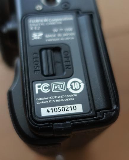 富士フイルム X-E2 ボディ ブラック_カメラブラケット付き