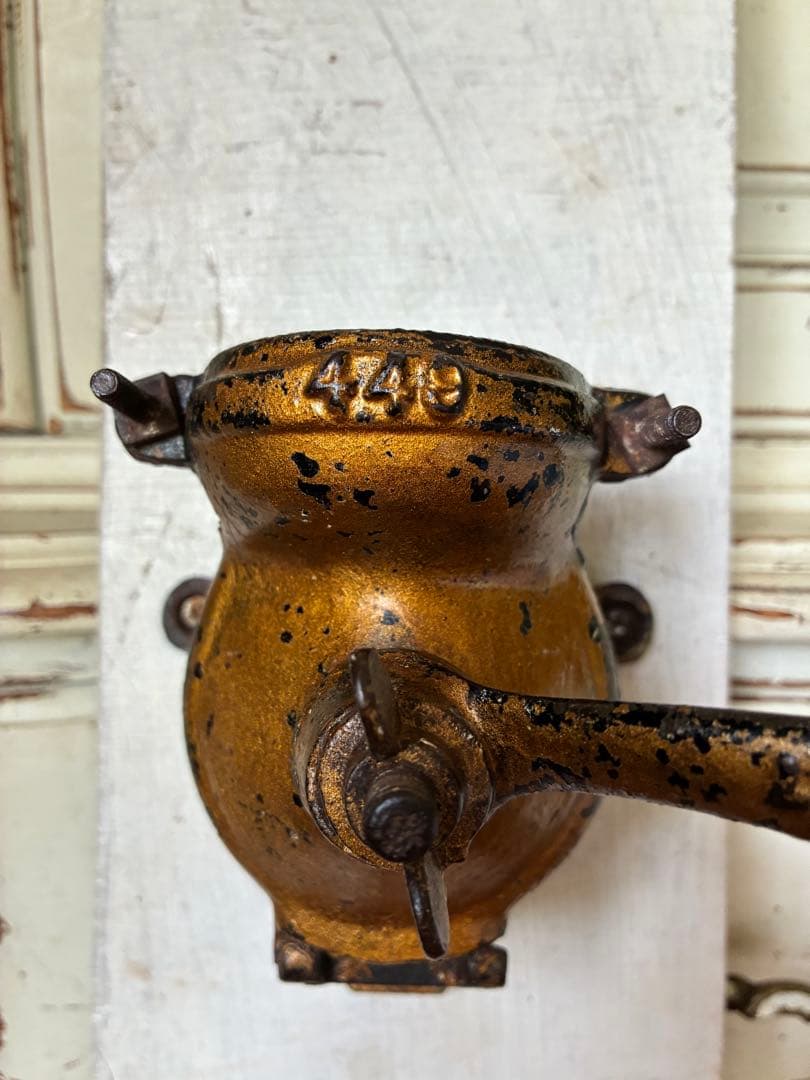 アンティーク　壁掛けコーヒーミル　グラインダー 本体のみ　金色100年　アメリカ