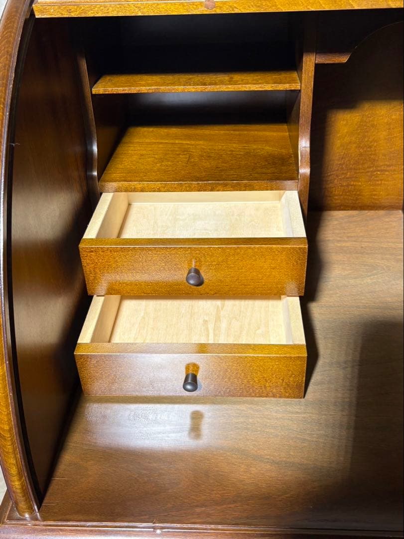 札幌市内引取・札幌市内配送可‼️カリモク コロニアル ライティング ビューロー