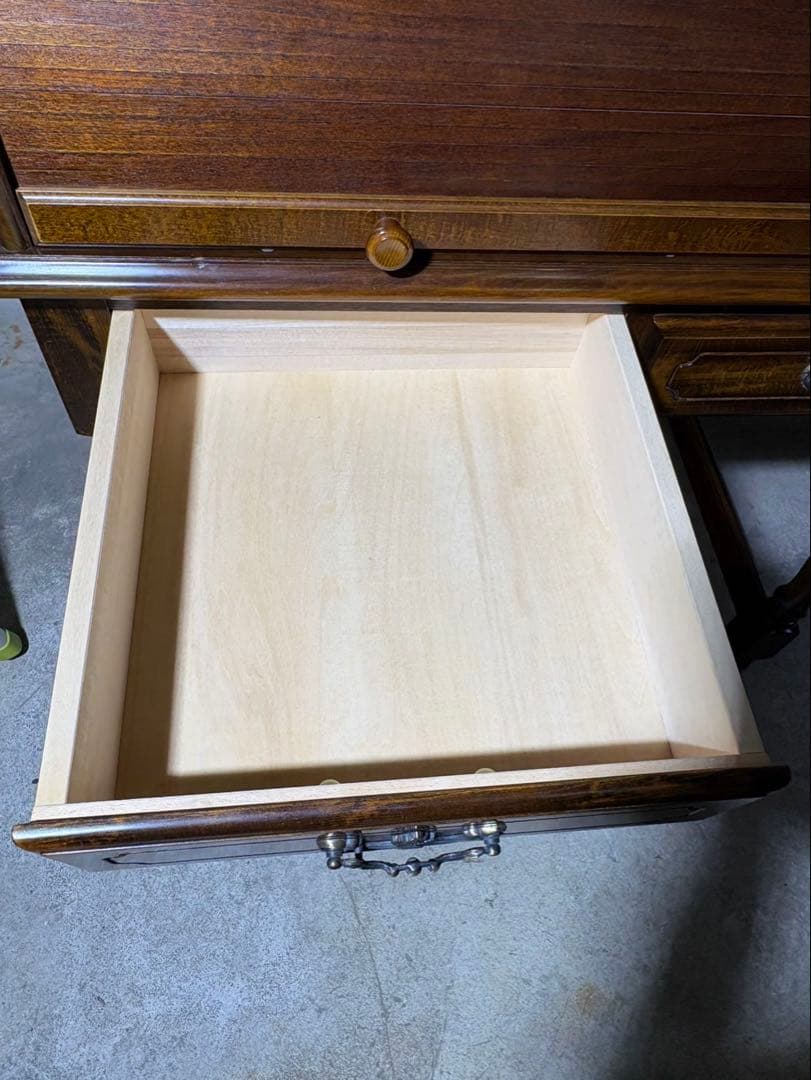 札幌市内引取・札幌市内配送可‼️カリモク コロニアル ライティング ビューロー