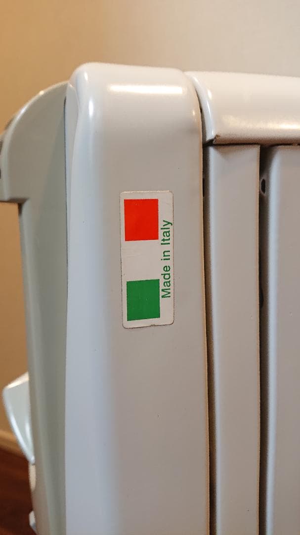 子供やお年寄りも安心♪ デロンギ社製オイルヒーター 24時間タイマー付 寝室に♪