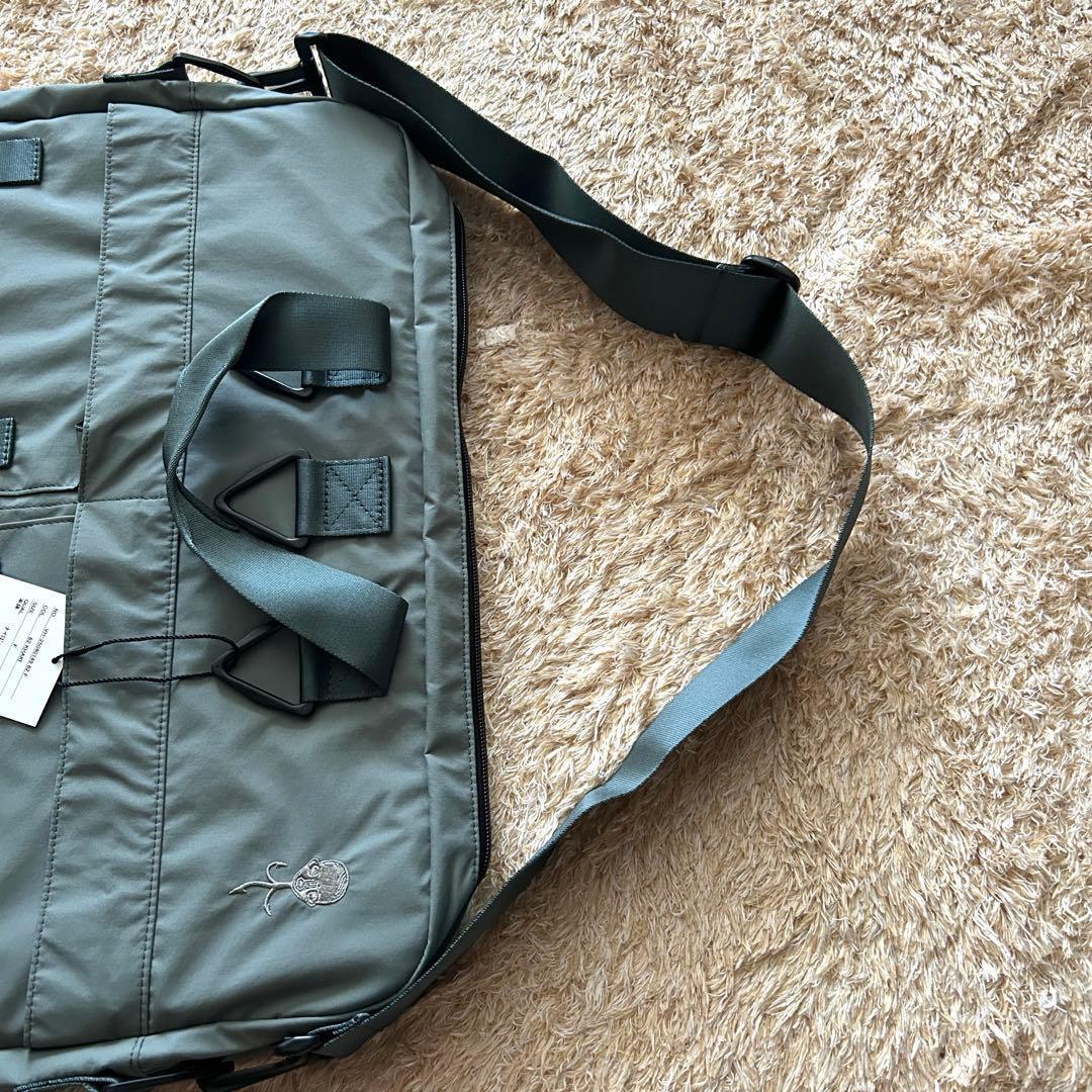 ディーベック オールモストブラック ヘルメットバッグ ショルダーバッグ カーキ