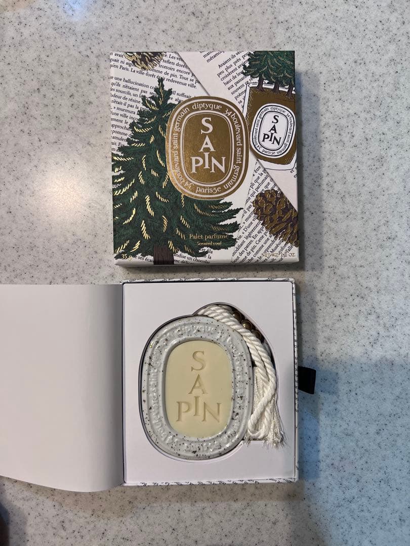 香りのオーバル　Sapin diptyque