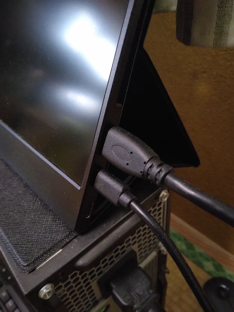 アイリスオーヤマ モバイルモニター 15.6