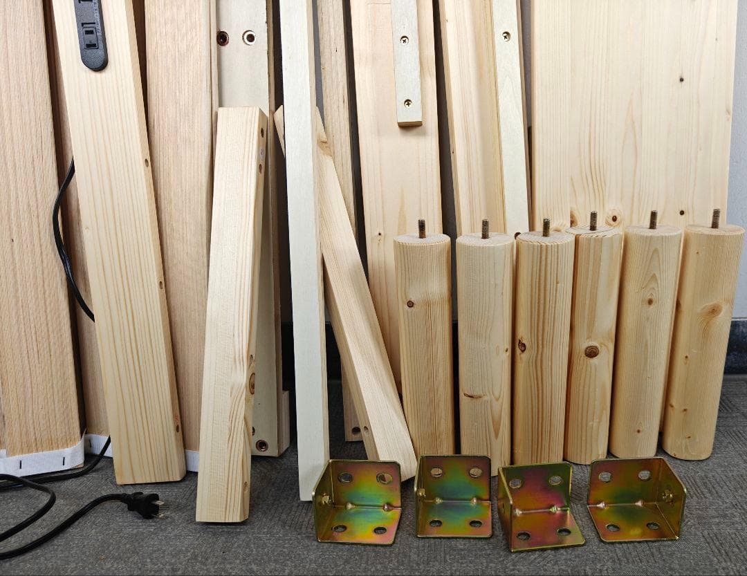 【美品】タンスのゲン シングル　ベッドフレーム　宮付き　2口コンセント　天然木