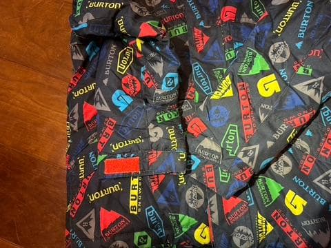 BURTON スノーボードウェア 子供用 黒赤　5-6