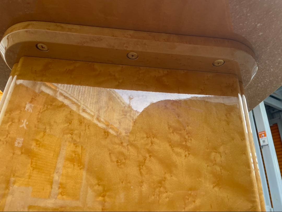 府中家具　メープル　バーズアイ　光沢のあるライトウッドテーブル　センターテーブル