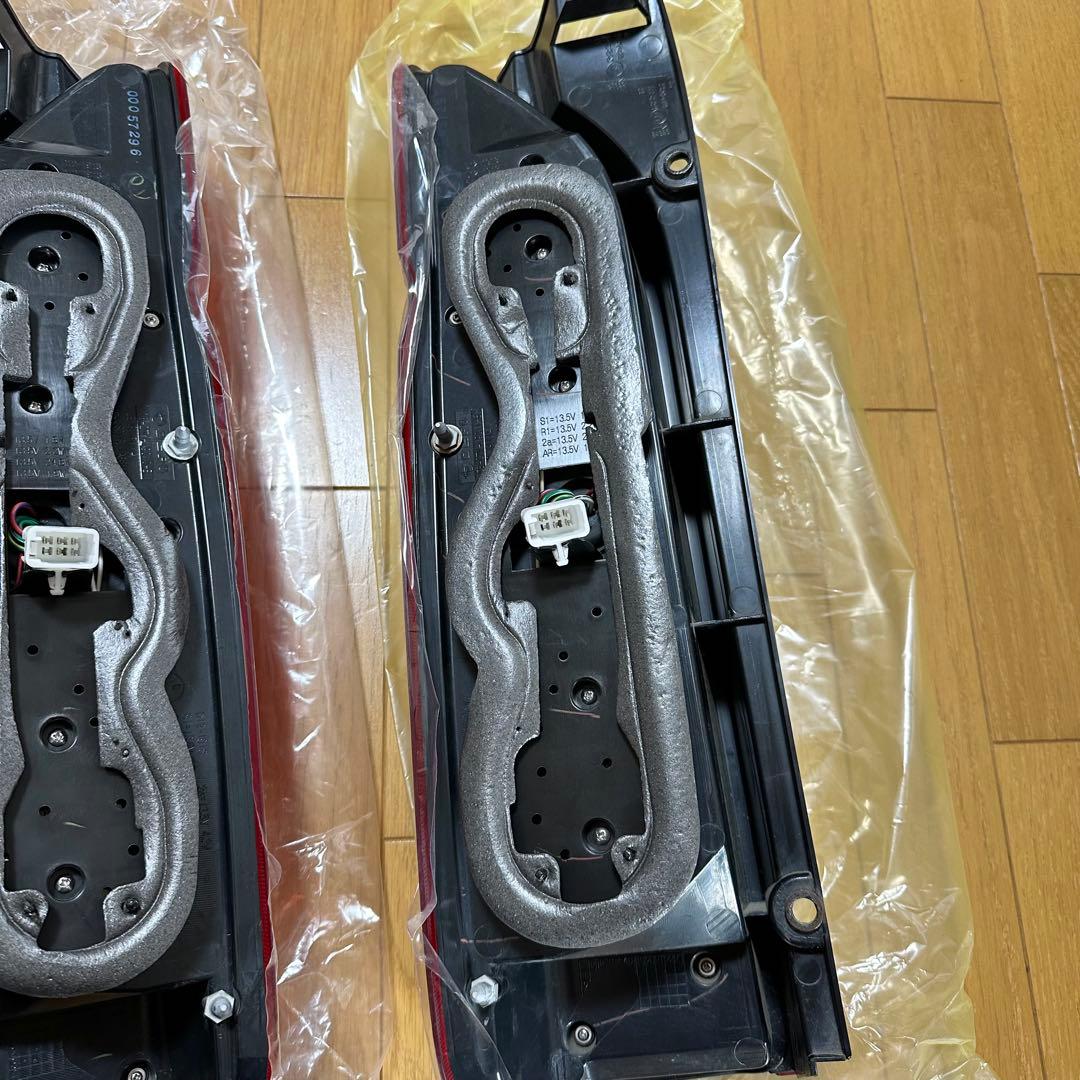 トムス　テールランプ　ハイエース　TOM’S フルLEDテールランプ