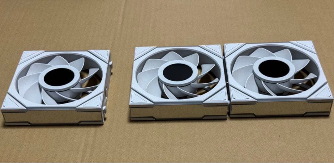 Lian Li UNI FAN TL LCDホワイト 8個+ファンコントローラー