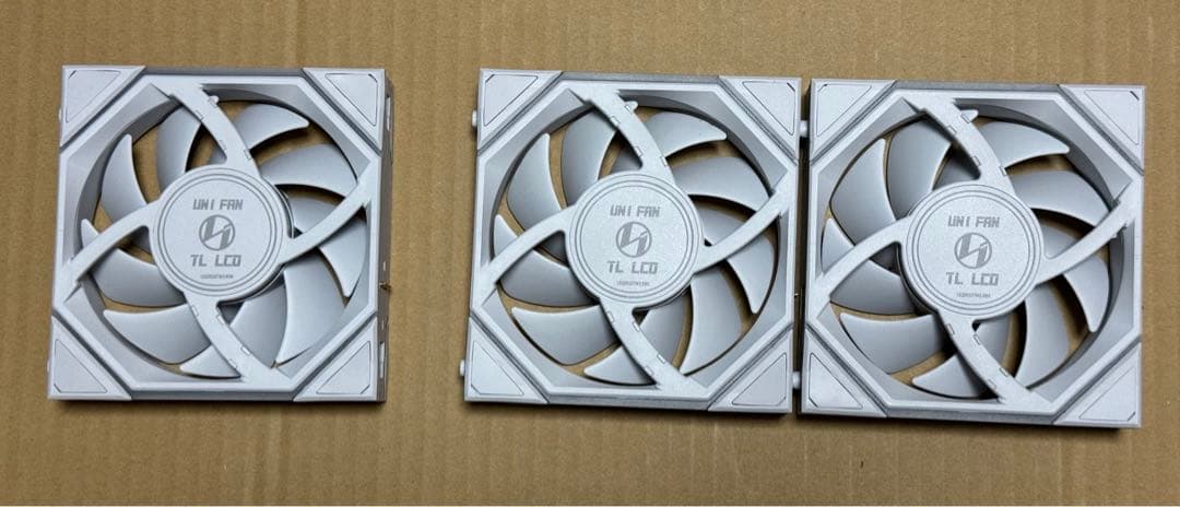 Lian Li UNI FAN TL LCDホワイト 8個+ファンコントローラー
