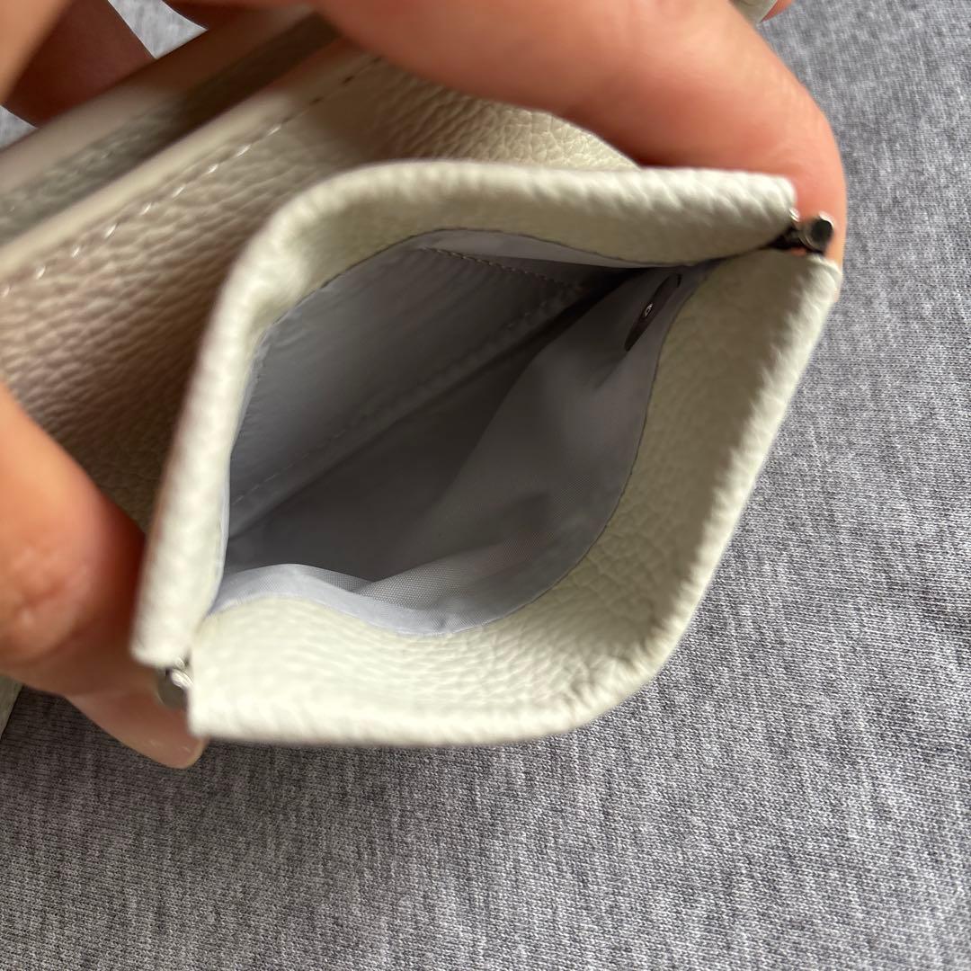 obji.studio ホワイト iPhone用ケース ストラップ付き