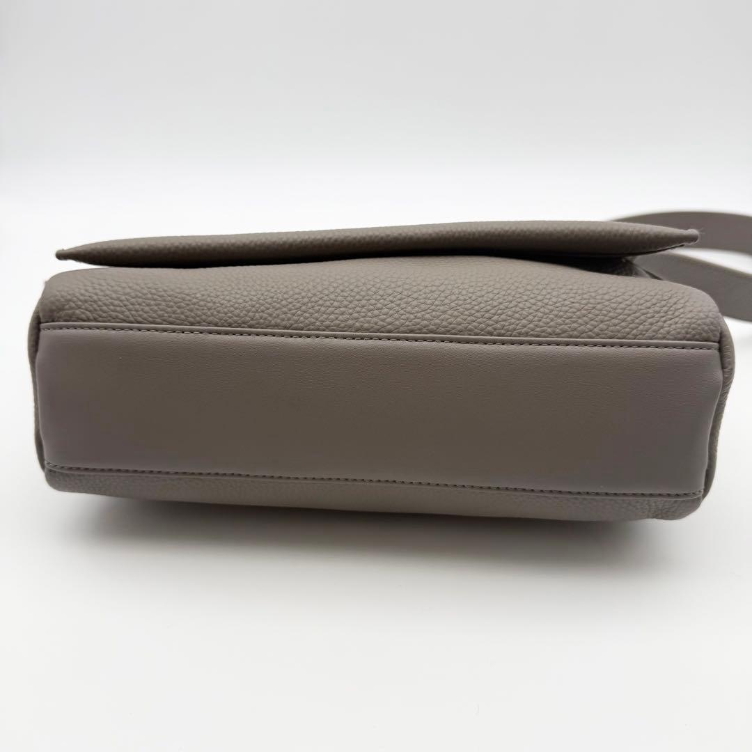 【極美品】BEARDSLEY レザーボディバッグ ショルダー 2way 本革