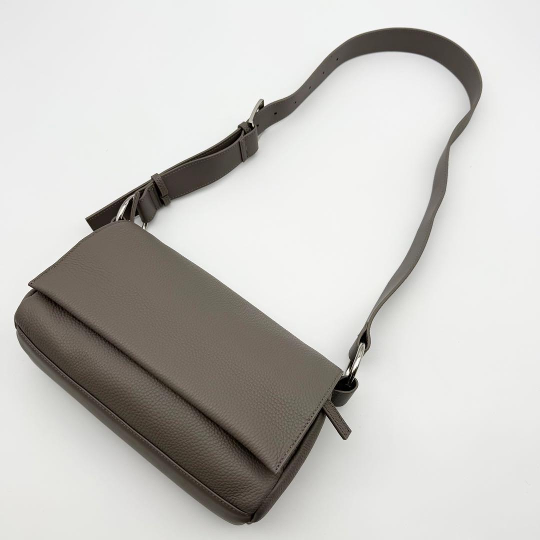 【極美品】BEARDSLEY レザーボディバッグ ショルダー 2way 本革