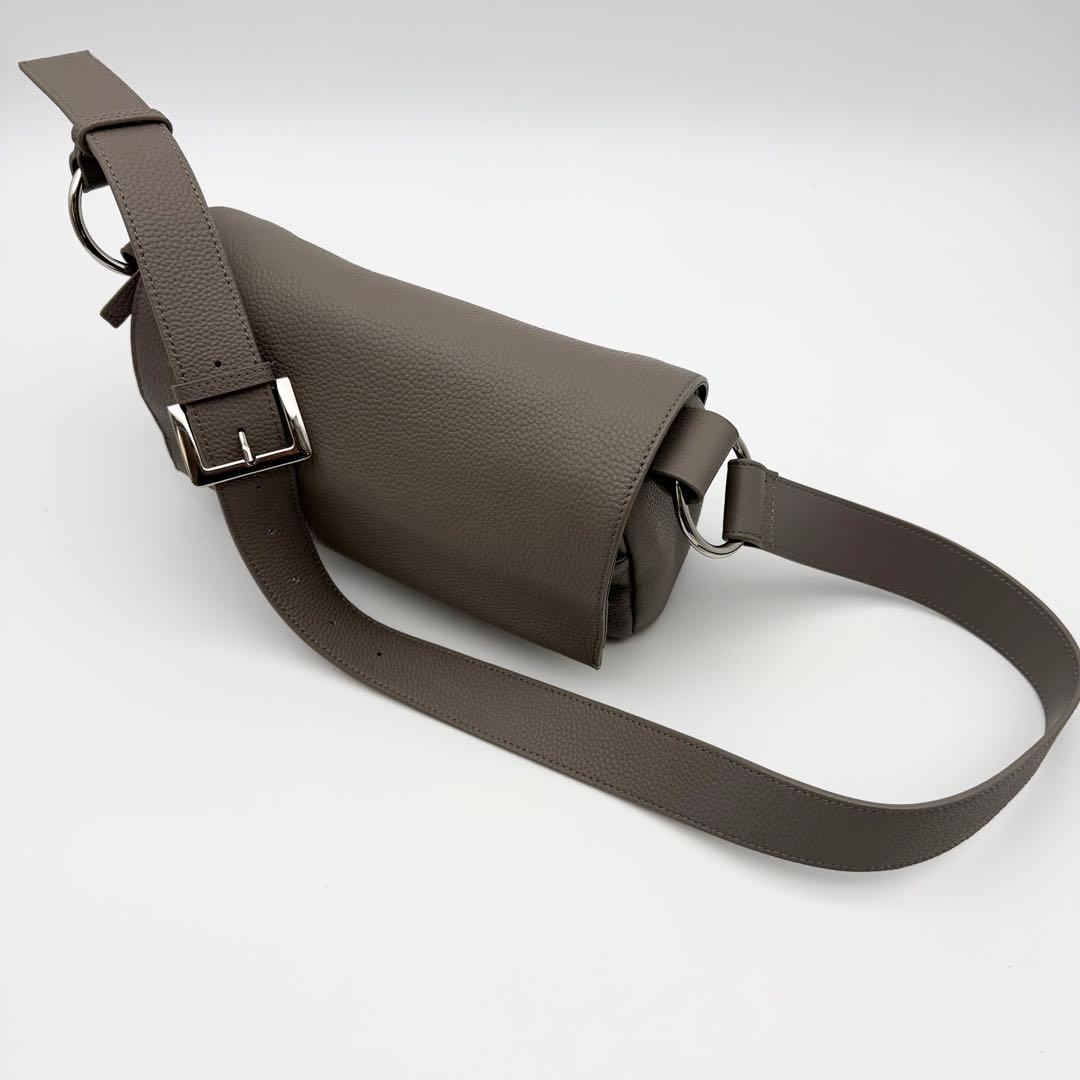 【極美品】BEARDSLEY レザーボディバッグ ショルダー 2way 本革