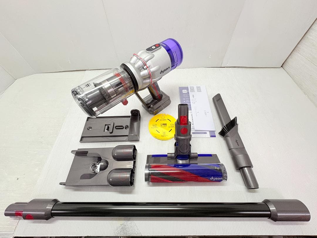 美品／Dyson ダイソン／SV33／コードレスクリーナー／掃除機