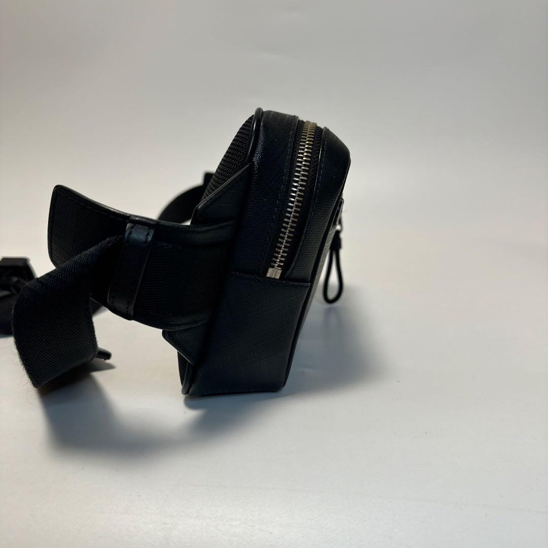 m92【未使用級】バーバリー　ロンドンチェック　PVC ボディバッグショルダー.