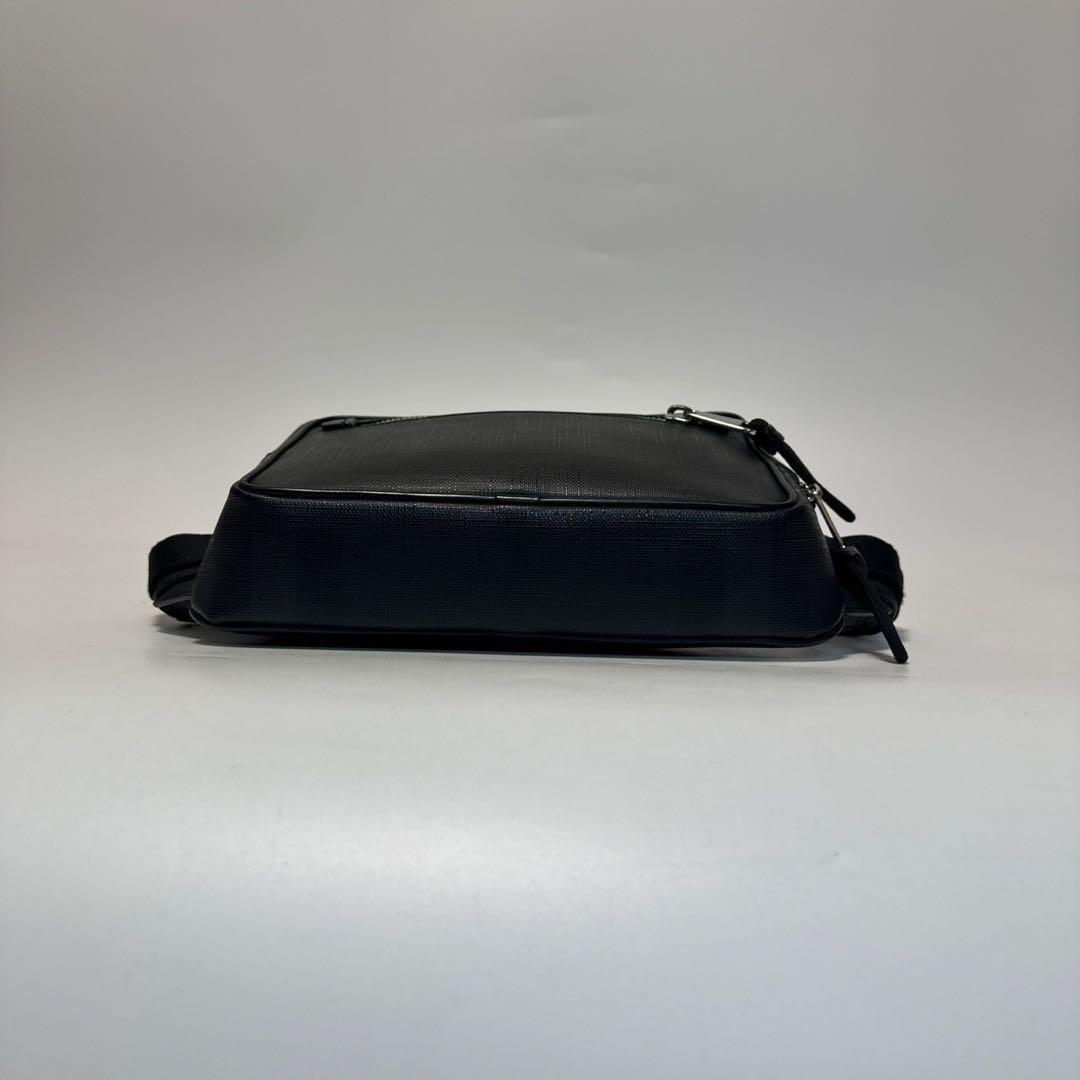 m92【未使用級】バーバリー　ロンドンチェック　PVC ボディバッグショルダー.