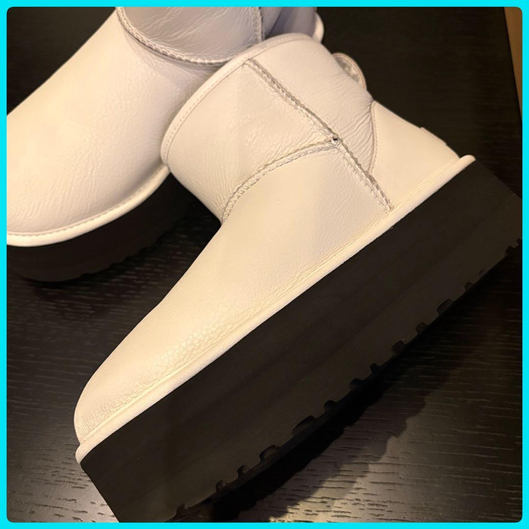美品　UGG Classic Mini Platform ブーツ 8 ホワイト
