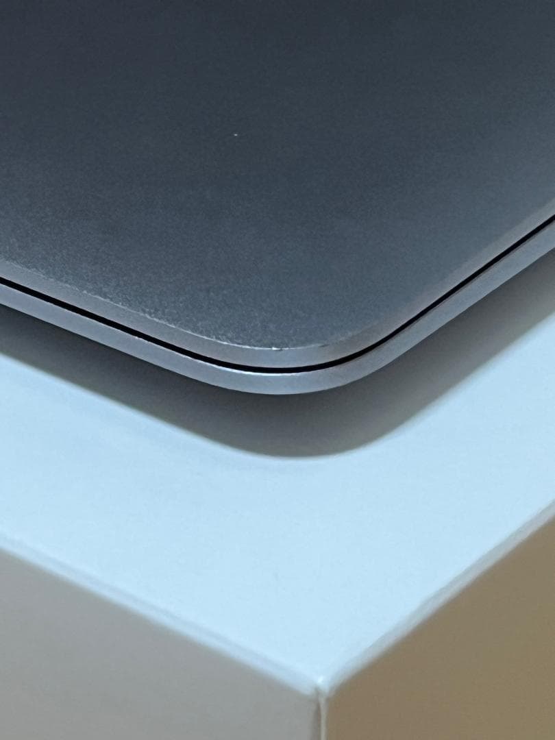 MacBook Air M1 2020年モデル 【軽度不具合あり・画面ちらつき】