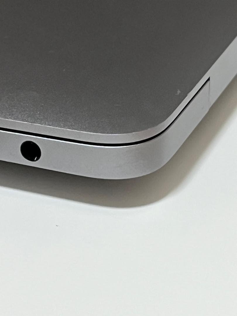 MacBook Air M1 2020年モデル 【軽度不具合あり・画面ちらつき】