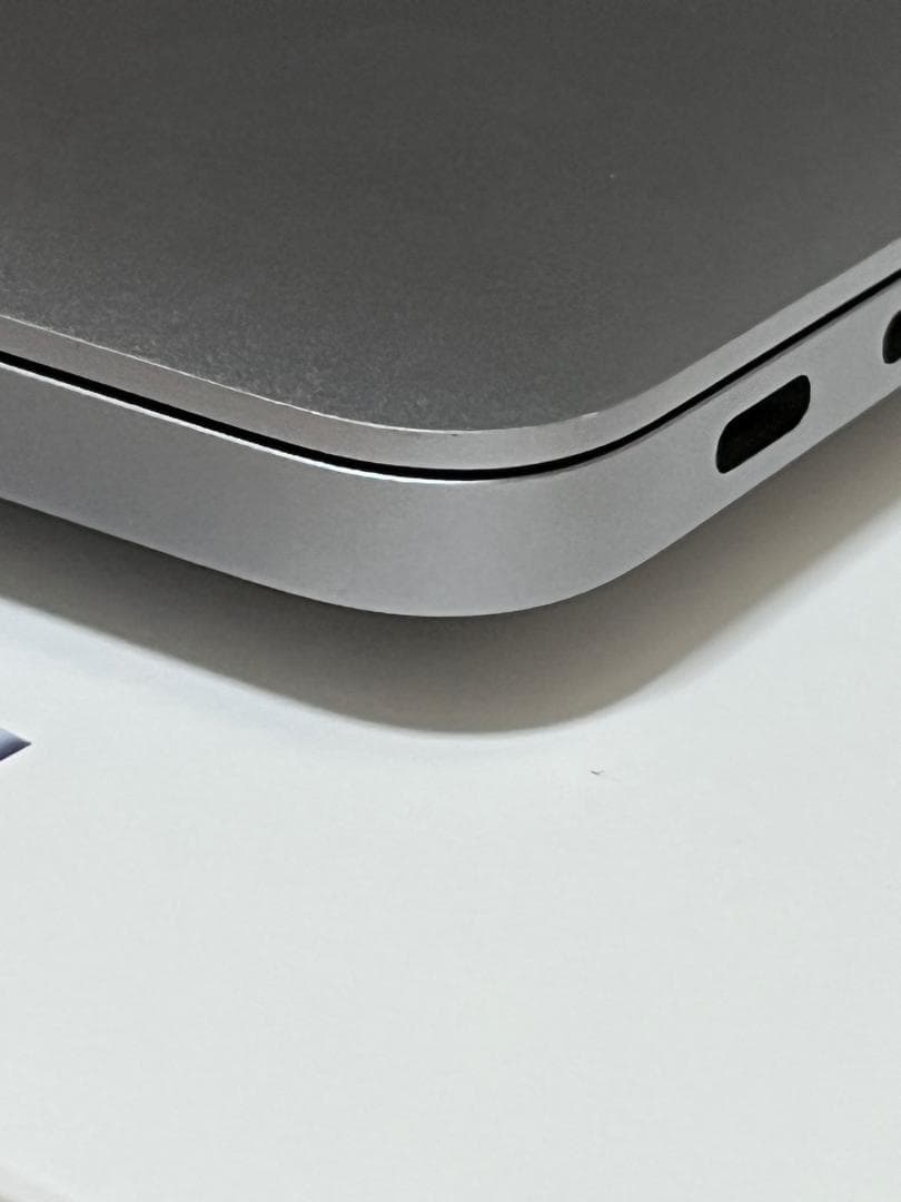 MacBook Air M1 2020年モデル 【軽度不具合あり・画面ちらつき】