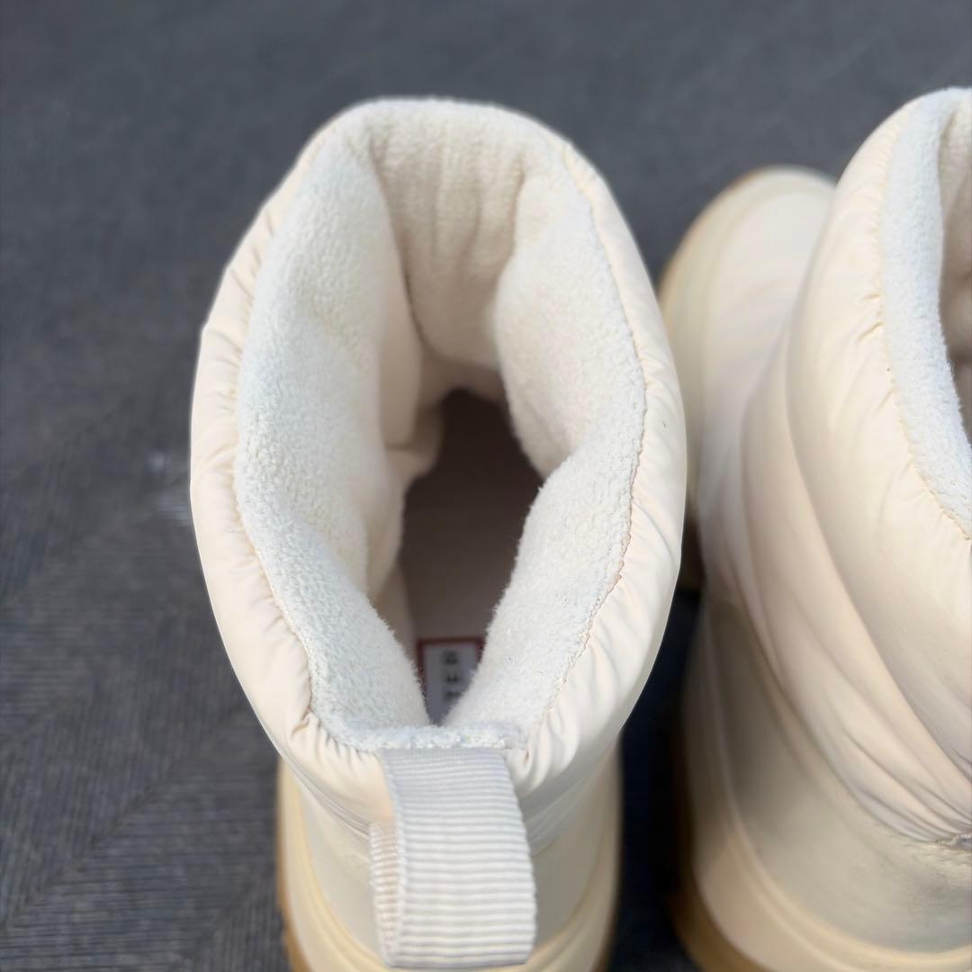 大特価　新品HUNTER スノーブーツ ショート (24cm) クリーム色　防寒