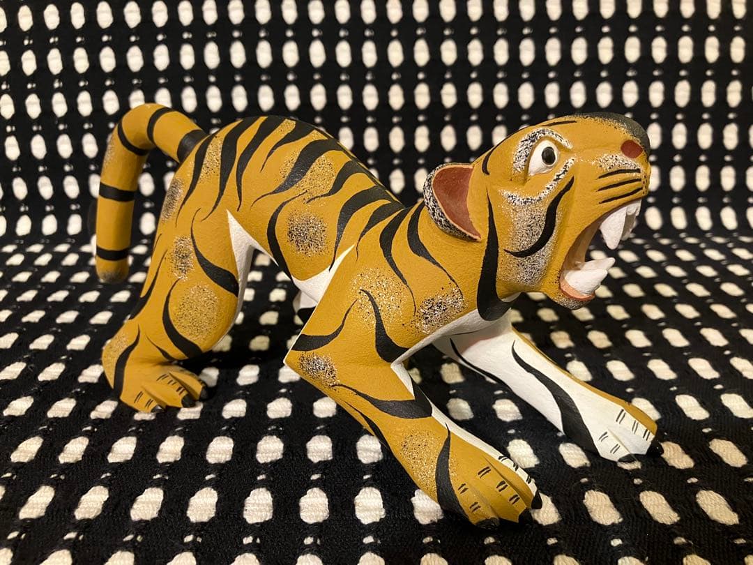 メキシコ オアハカ ウッドカービング 虎 トラ タイガー アレブリヘ