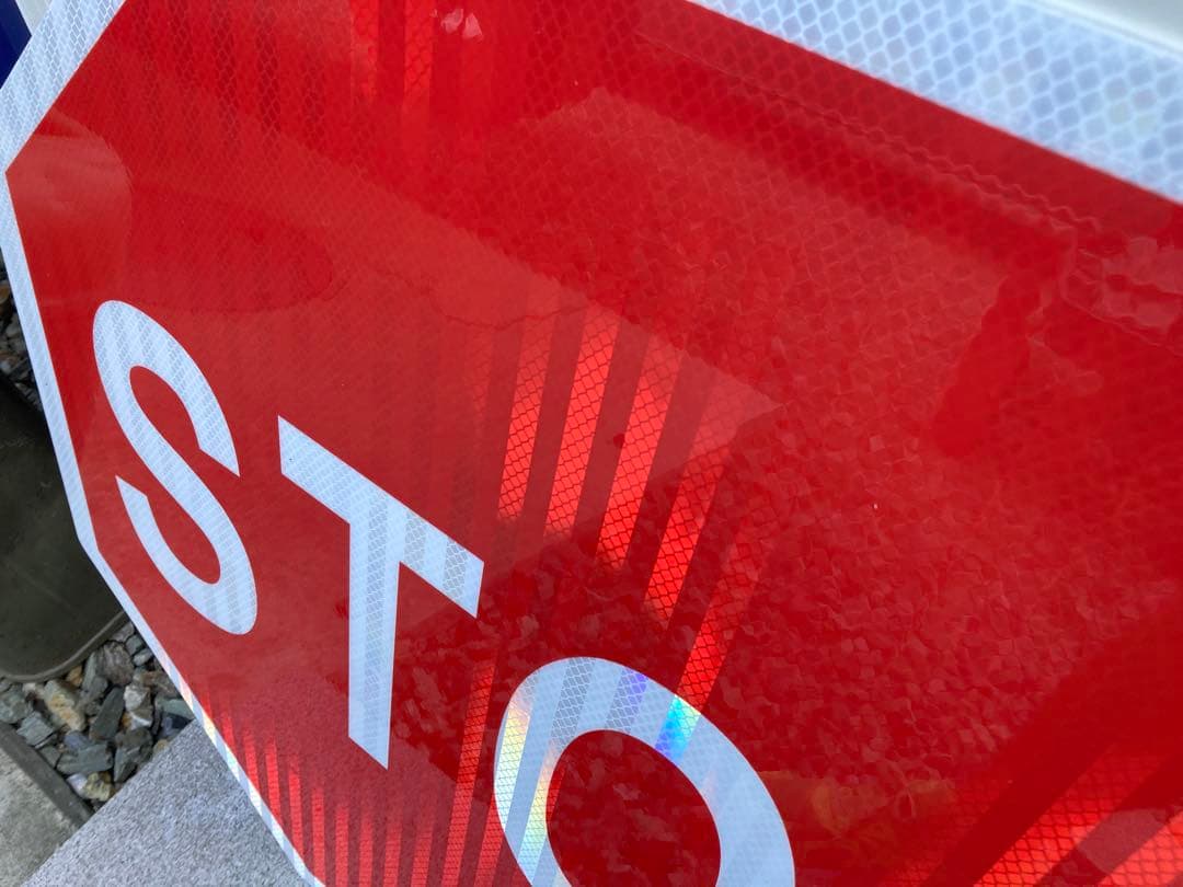 アメリカンガレージ　オブジェ　道路標識　アメリカロードサイン　stop看板　屋外