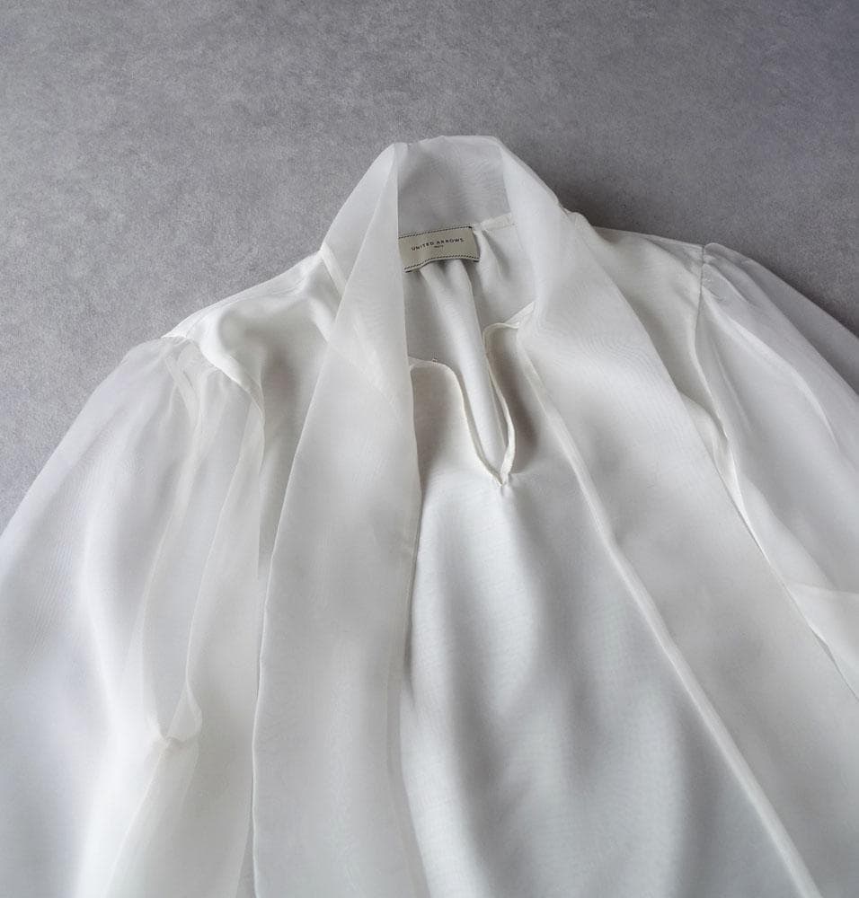 ■専用■ユナイテッドアローズ TOKYO 2,3万 シアー ボウタイブラウス 白