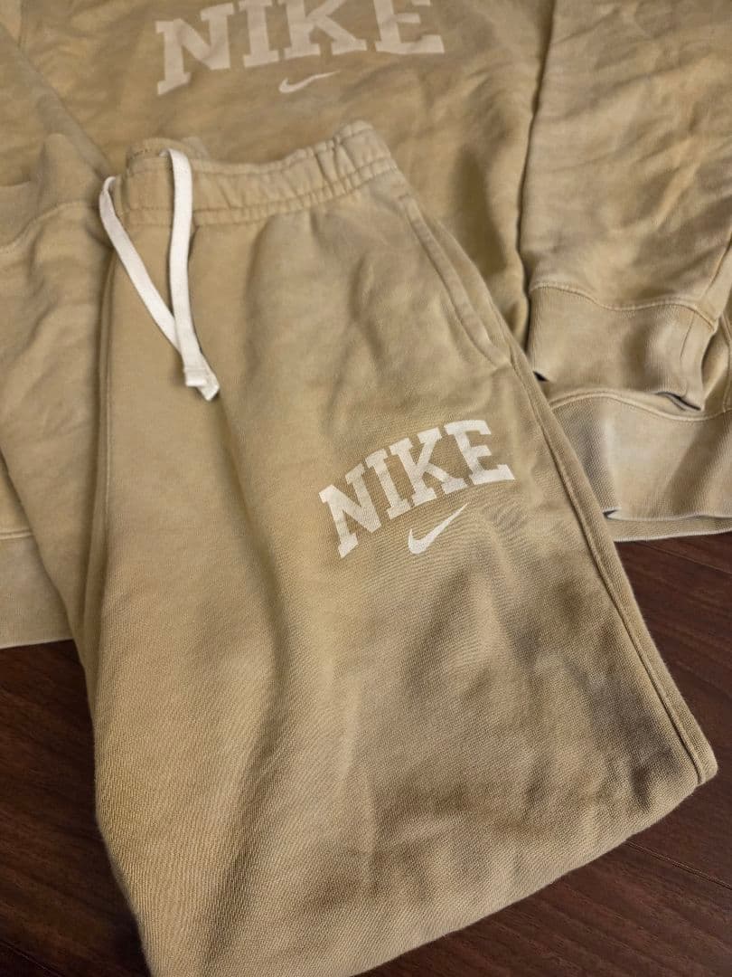 NIKE　ナイキ　ベージュ スウェット　セットアップ　トレーナー