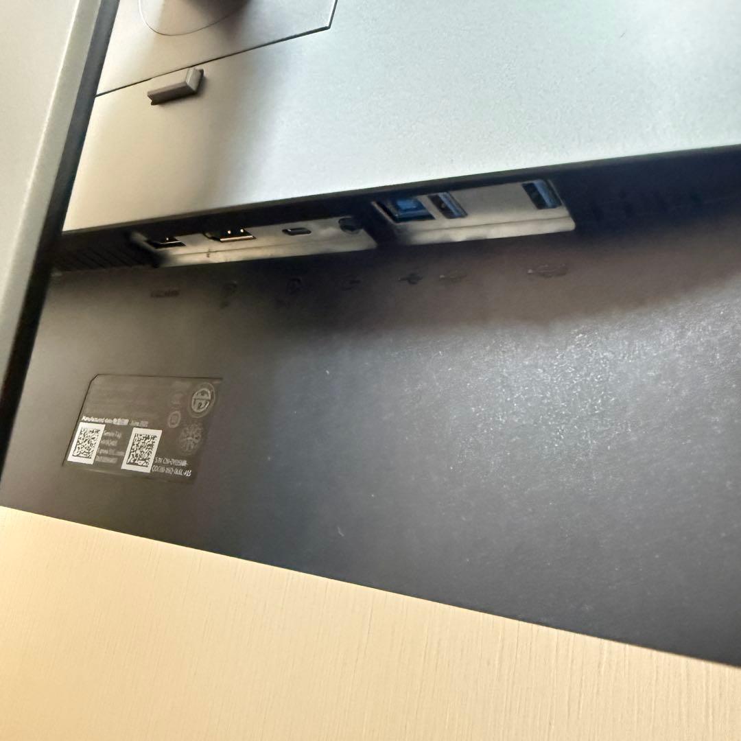 Dell U3219Q 31.5インチ 4K モニター