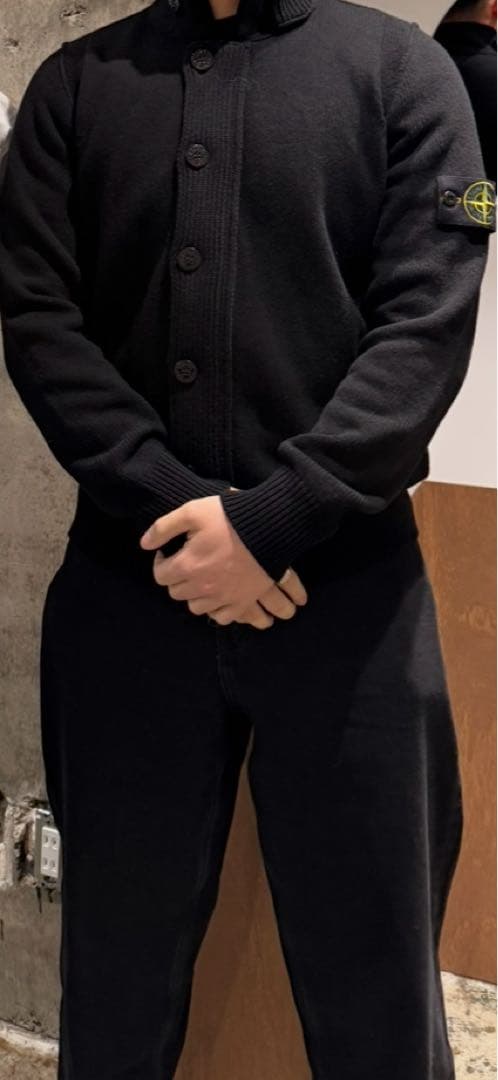 STONE  ブラックボタン付きニット